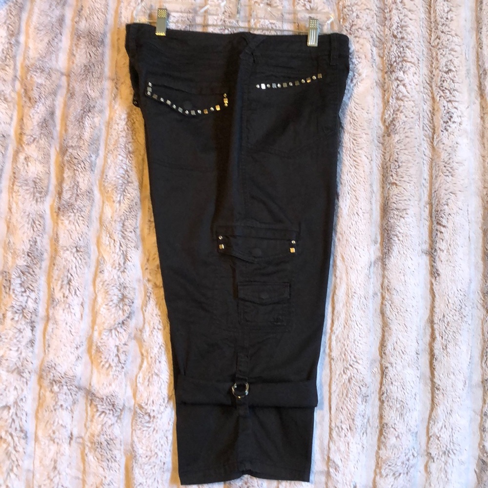 🔳WHBM🔳 Rhinestone & Silver Stud Capri